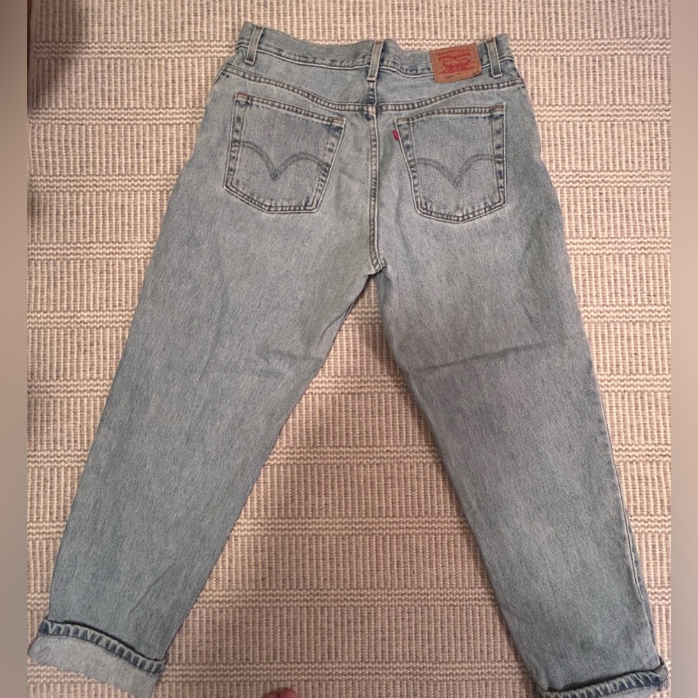 Womans Levi’s 560 Relaxed Tapered Jeans — Light Wash, Size 14